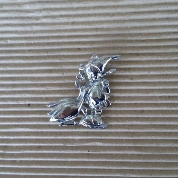 Little Girl Feeding Geese Brooch Pin Vintage - Picture 3 of 3